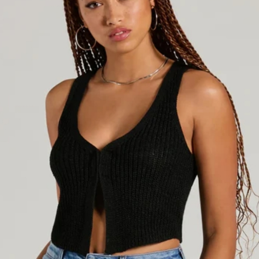 Cropped sleeveless vest sweater